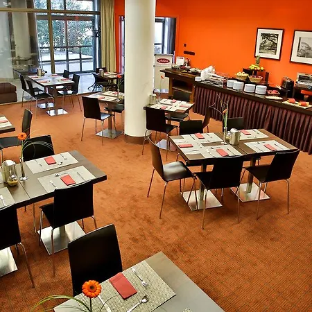 Hotel Adina 4*