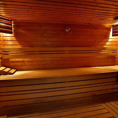 Aparthotel Adina