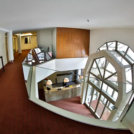 Hotel apartamentowy Adina 4*