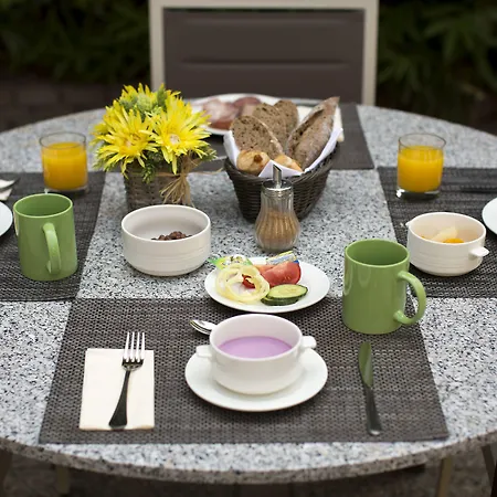 Hotel apartamentowy Adina 4*