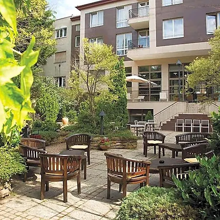 Aparthotel Adina