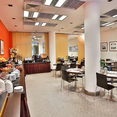 Adina Hotel 4*