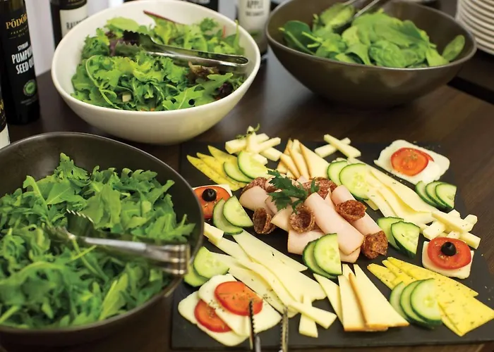 아디나 아파트먼트 4*