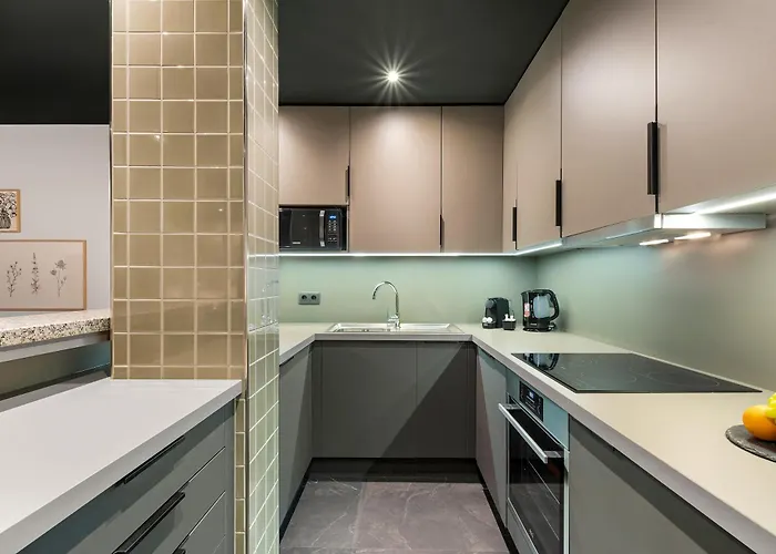 아디나 아파트먼트 4*