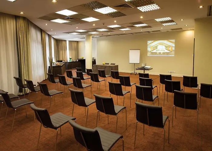 아디나 아파트먼트 4*