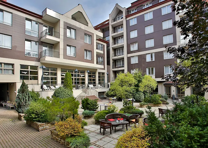 Adina Aparthotel 4*